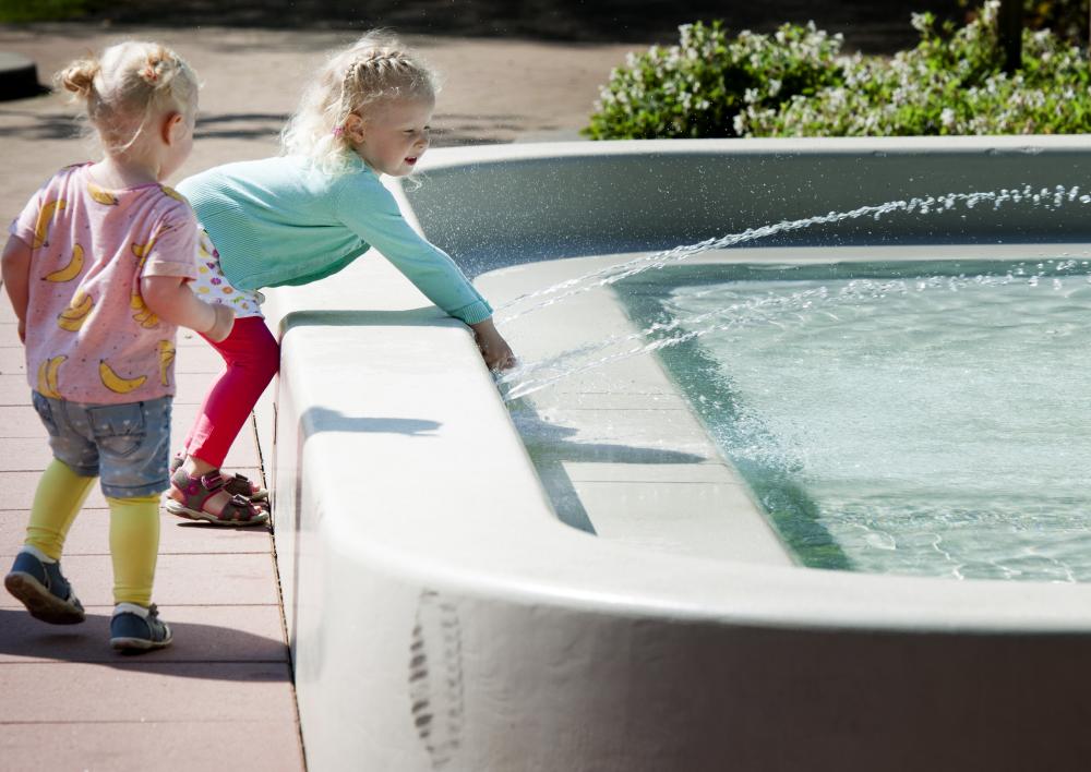 Kinderen bij een fontein