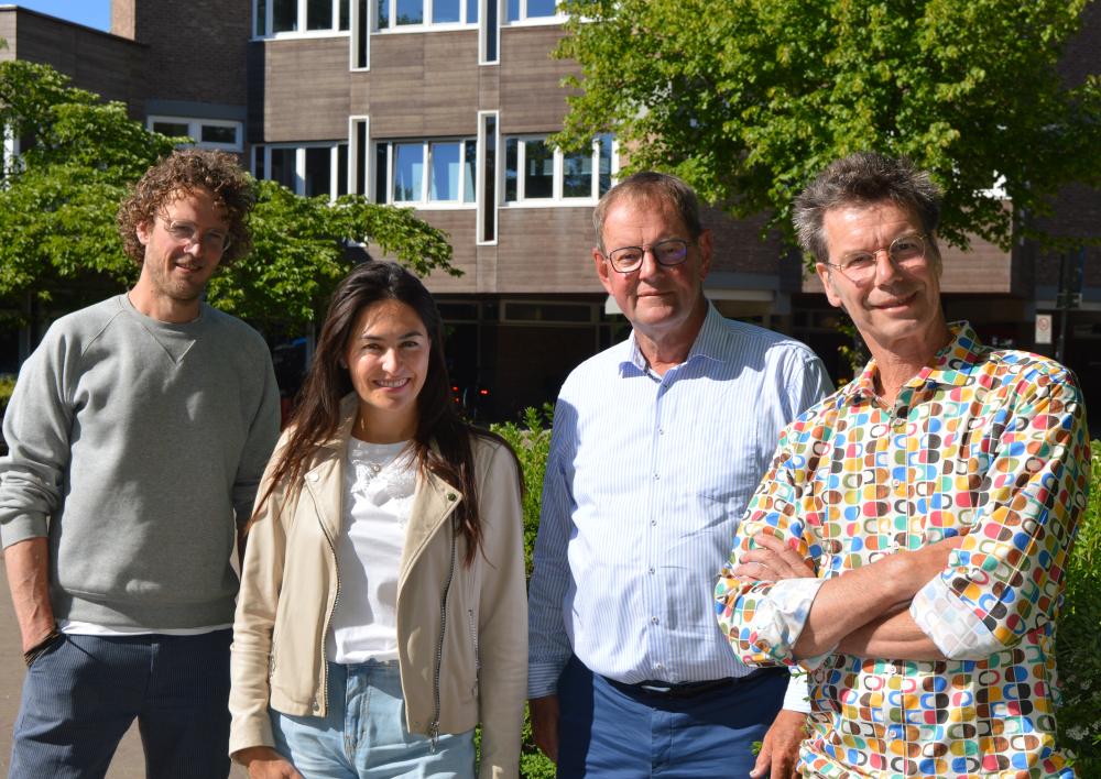 De 4 leden van de Adviescommissie Beeldende Kunst voor het raadhuis van Amstelveen