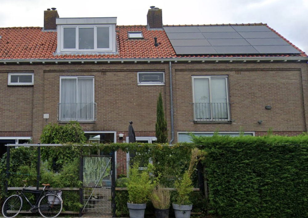 Rijtjeswoning met dakkapel aan de voorzijde