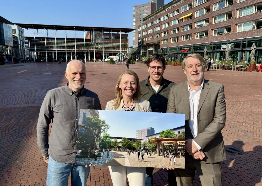 Wethouder Floor Gordon presenteert het ontwerp van het Stadsplein