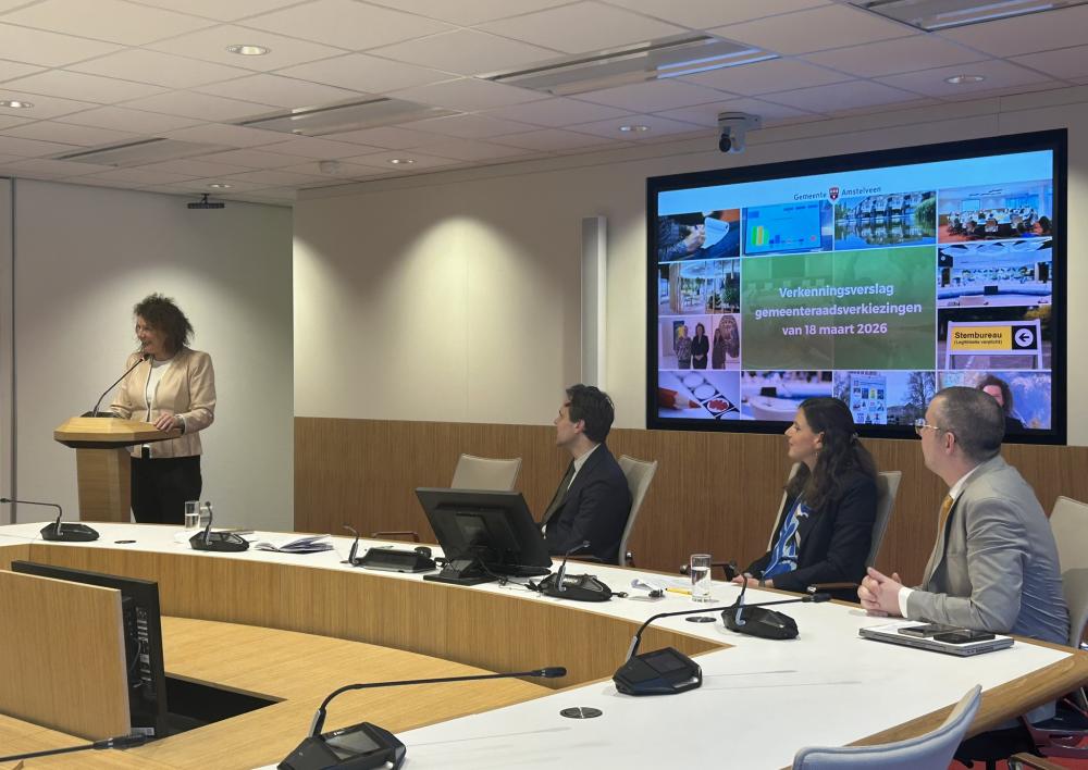 Verkenner Gehrels met Marijn van Ballegooien en de griffier