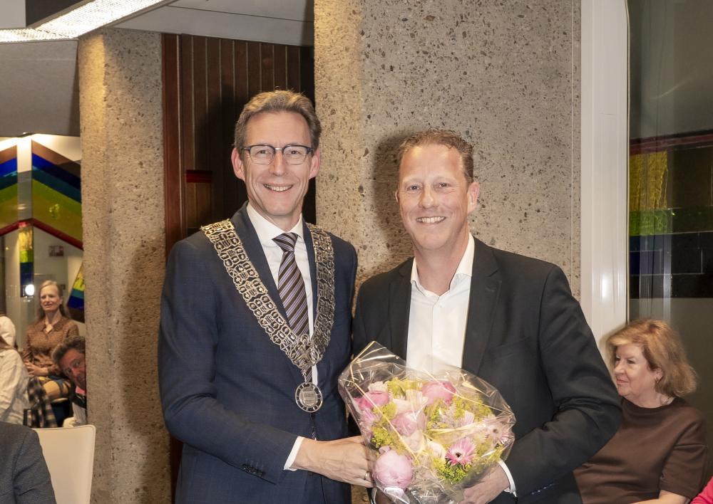 Wethouder Berkhout met burgemeester Poppens