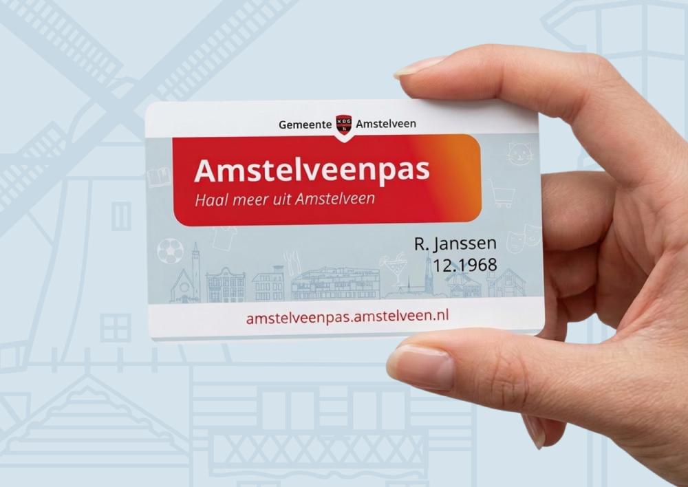 Amstelveenpas in een hand