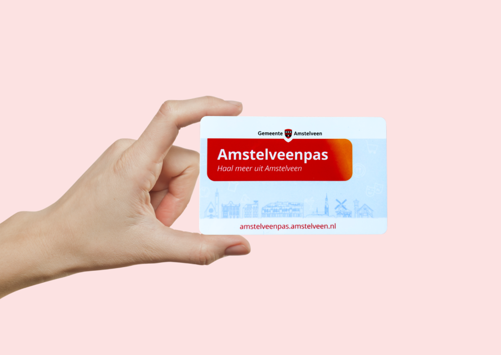 Amstelveenpas in een hand