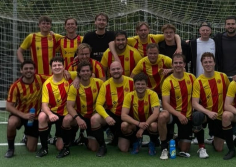 Thomas Rous met voetbalteam