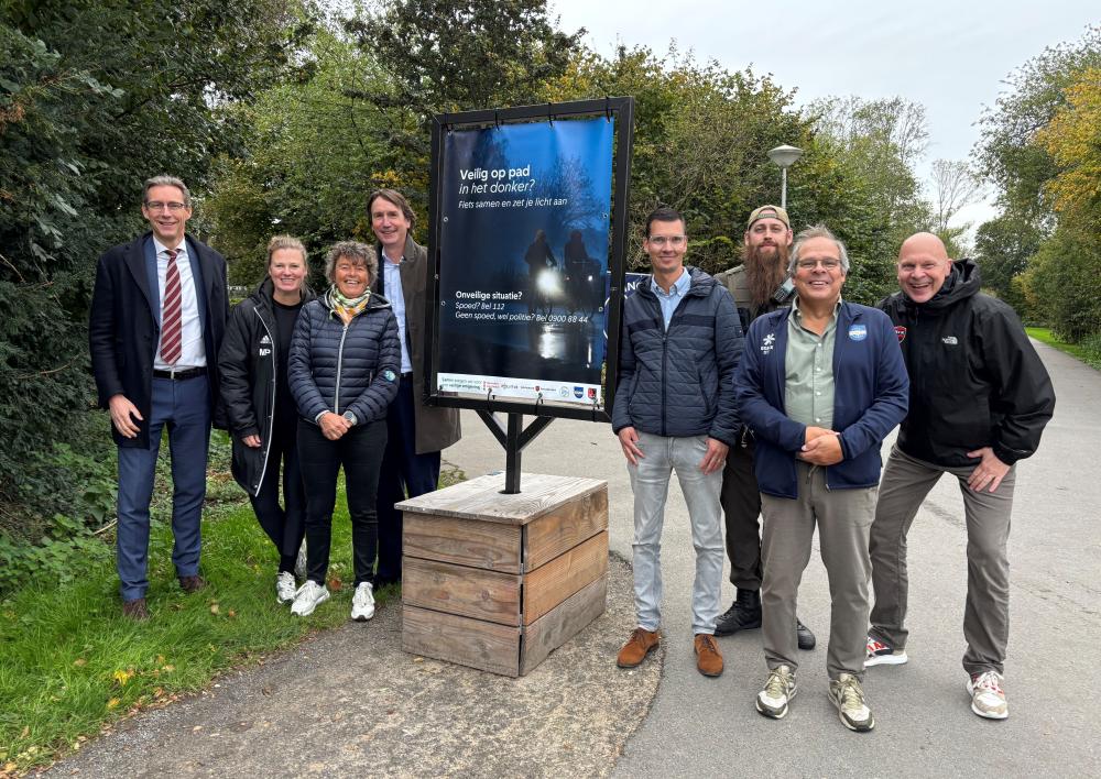 Doek bij ingang Pinoké mbt veiligheidsaanpak Amsterdamse Bos