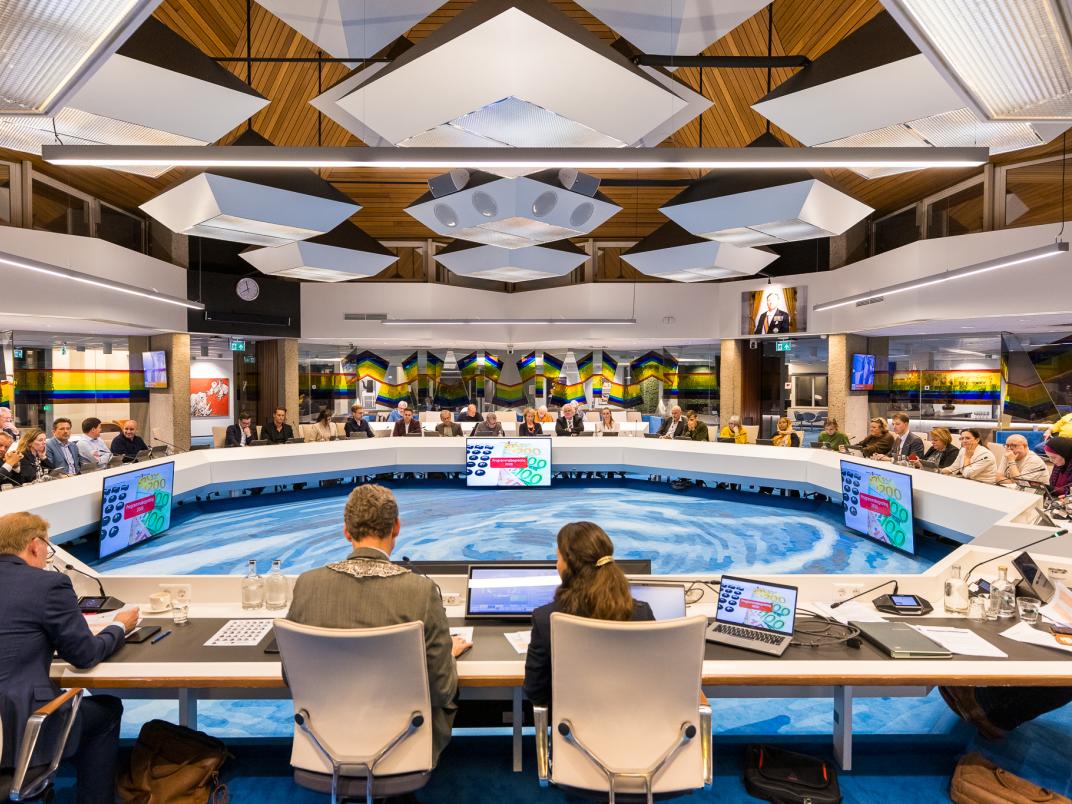 Gemeenteraad in de raadzaal